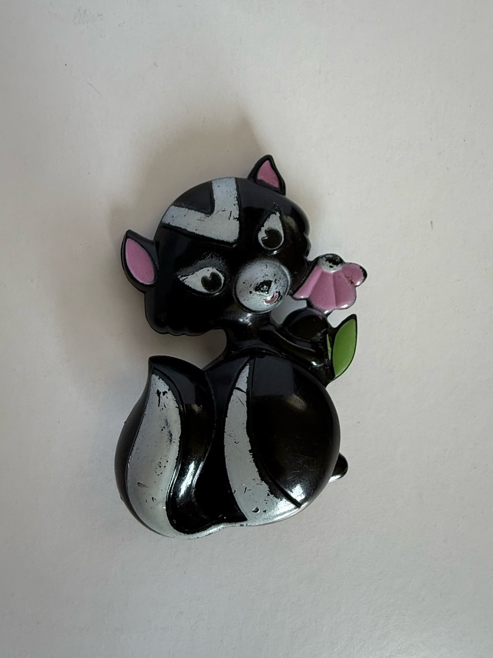 Vintage 1972 Avon Sniffy Pin